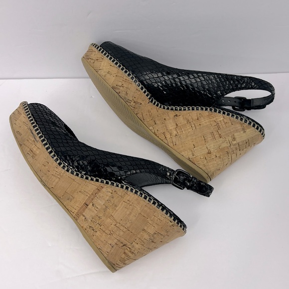 STUART WEITZMAN PATENT SNAKE PRINTED OPEN TOE WEDGE, BLACK, SIZE 8.5M, WOMEN’S - Picture 9 of 16